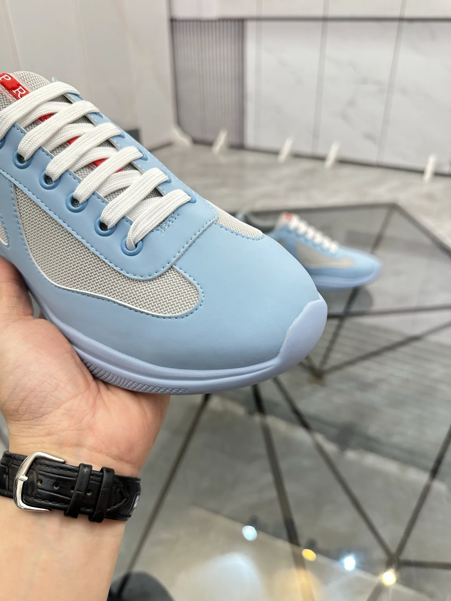 Men's shoes: 💰P360¥ Product trademark: Prada *"Prada*" low-top casual shoes Regular size: 35-47 (can be customized to 48) couple style Product materials: imported silk leather upper, breathable lining, original outsole. Number: 943